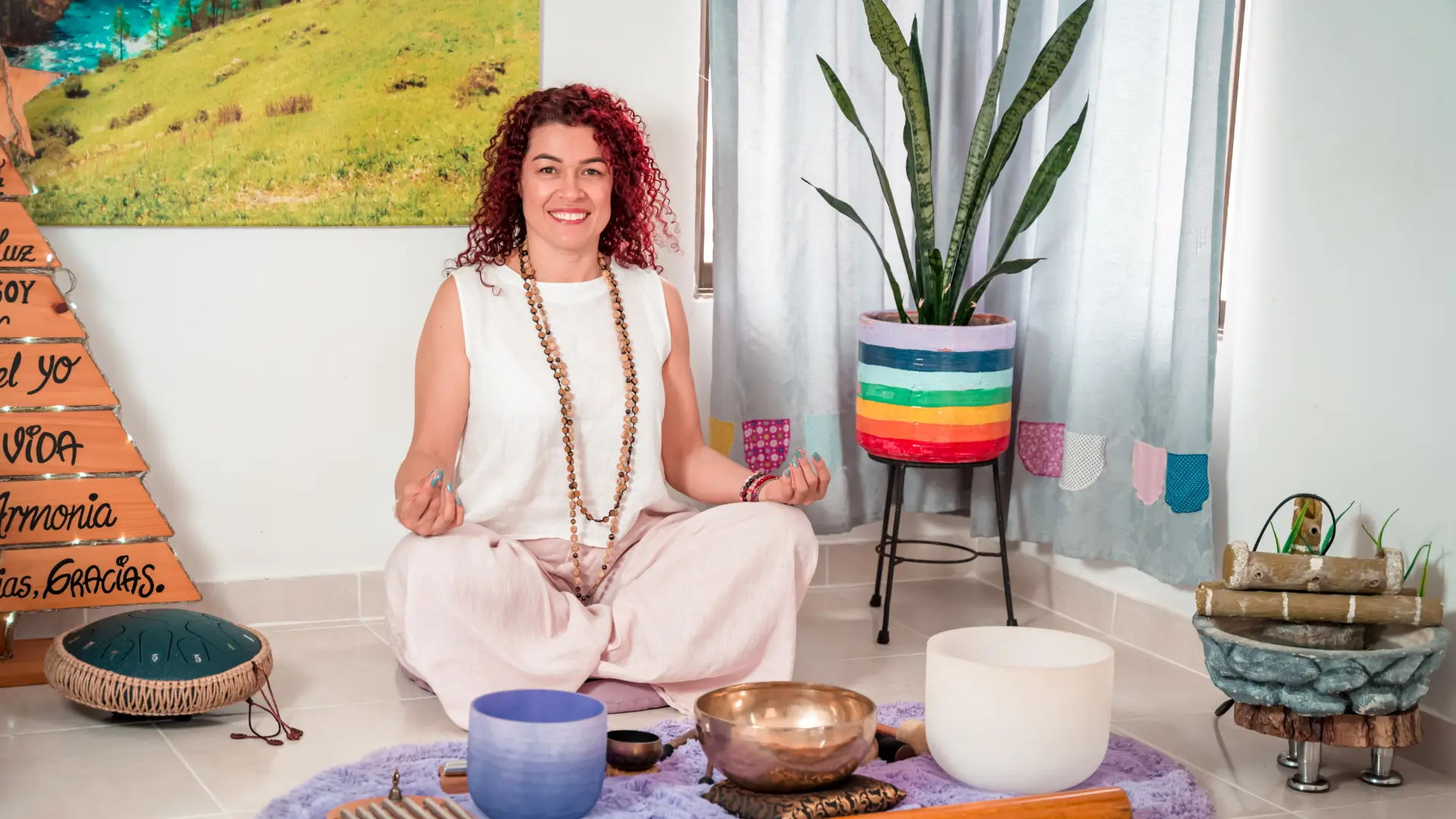 Alba Ruby Sánchez, terapeuta holística en Buga, en su santuario de bienestar